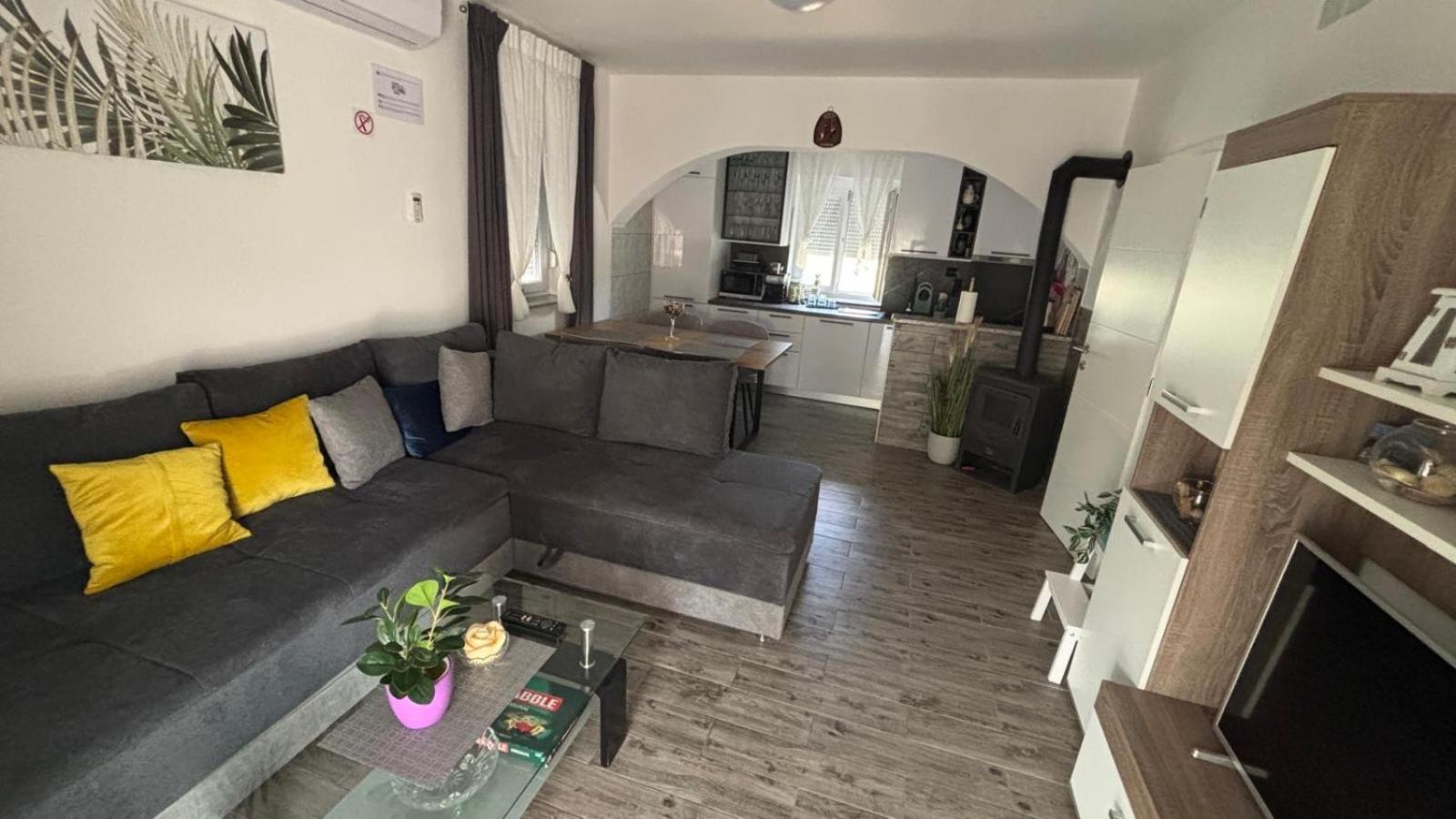 Mirela Appartement *
